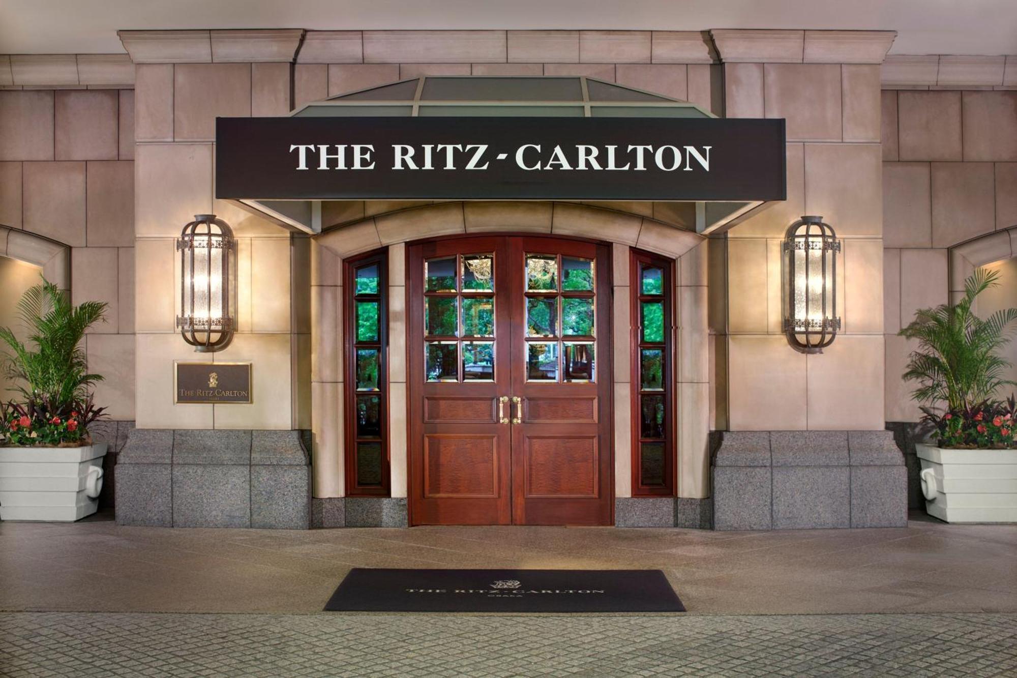 Hotel The Ritz-Carlton Osaka Exterior foto